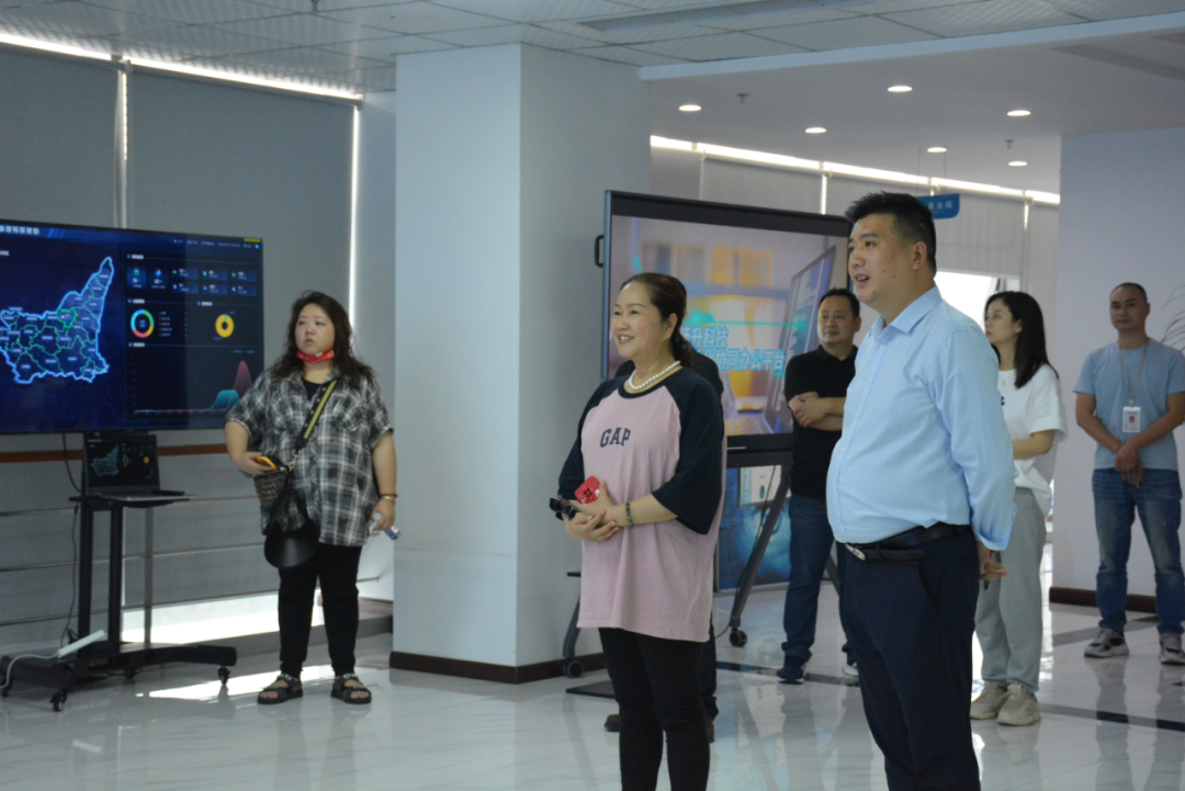 重慶敖華集團有限公司董事長一行蒞臨揚升科技集團總部考察指導